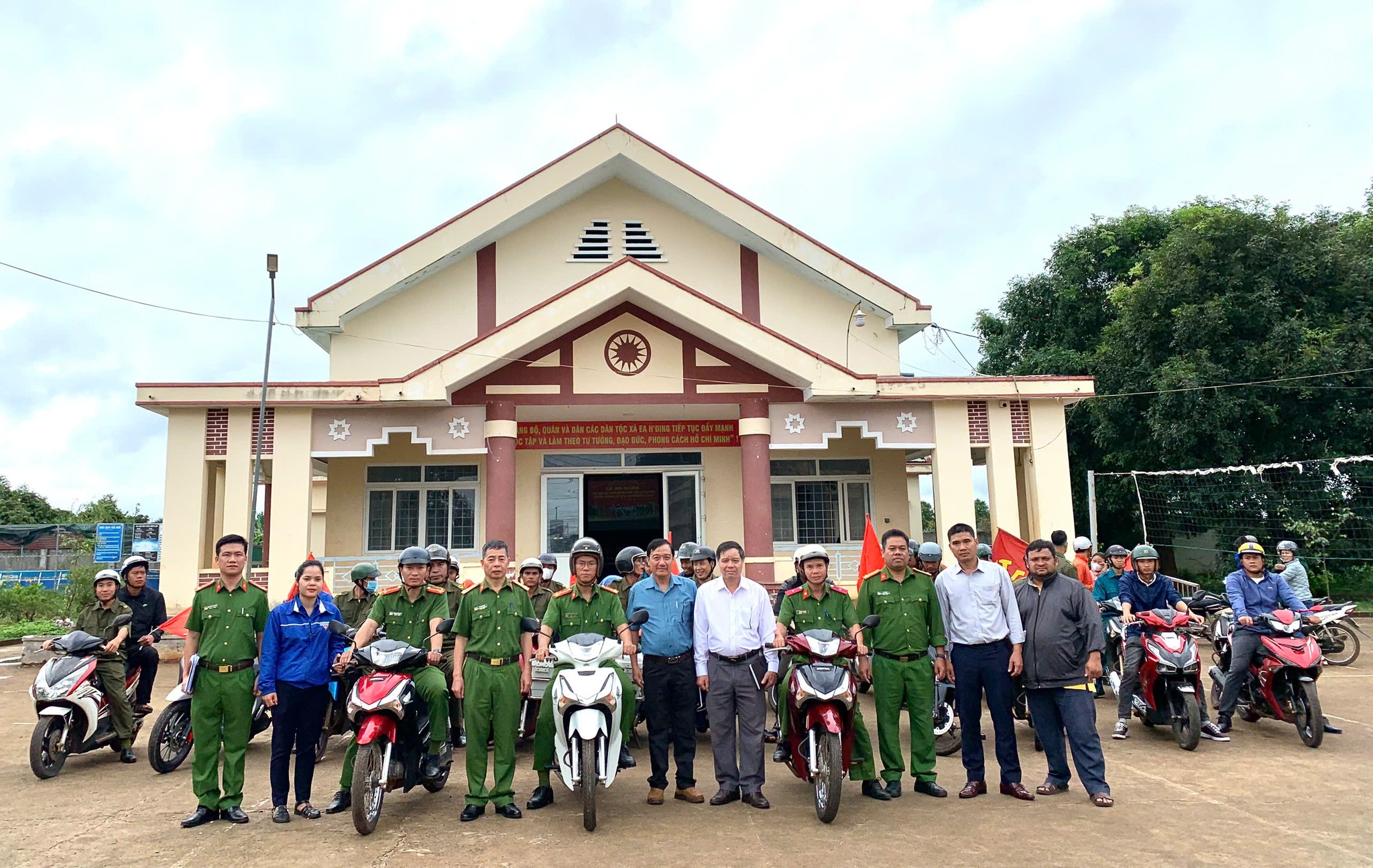 15/12/2024, Công an xã Ea H'đing ra quân đợt cao điểm tấn công, trấn áp tội phạm đảm bảo ANTT dịp Tết Nguyên đán Ất Tỵ năm 2025
